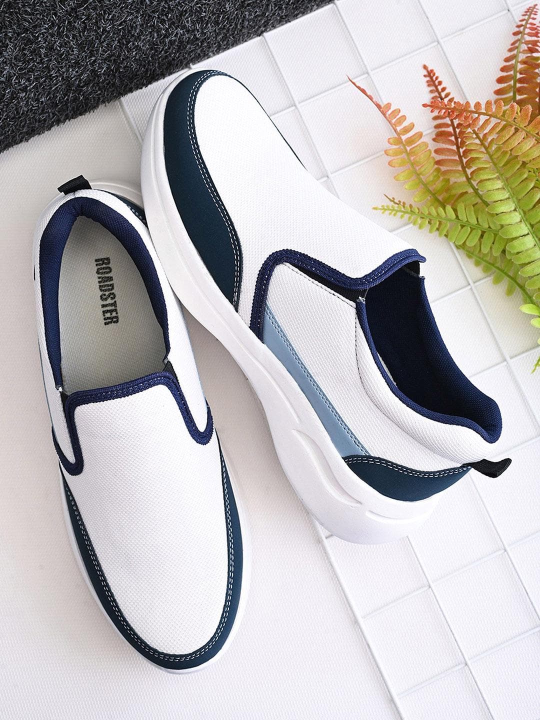The Roadster Lifestyle Co Men Colourblocked Slip-On Sneakers