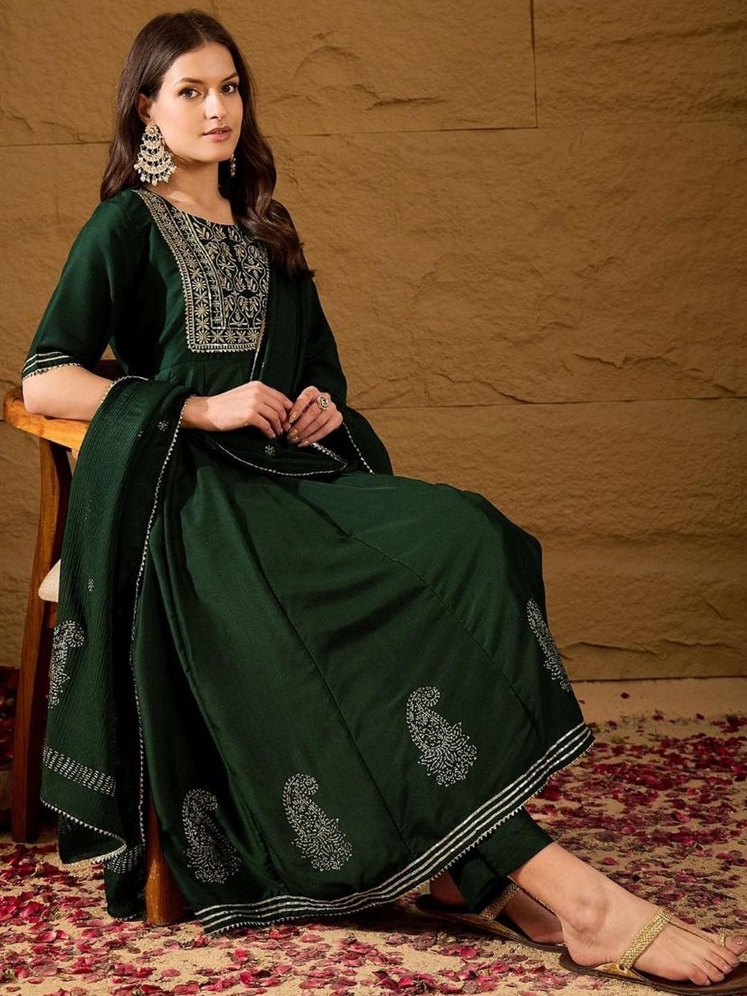 AHIKA Women Green Ethnic Motifs Embroidered Empire Thread Work Kurta with Trousers