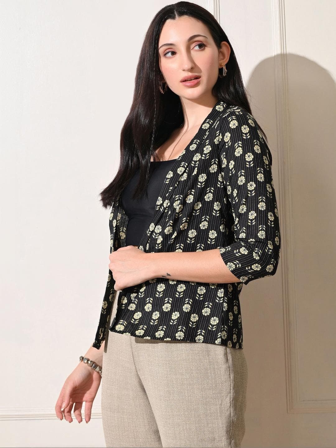 Sangria Women Ethnic Motifs Printed Cotton Open Front Shrug