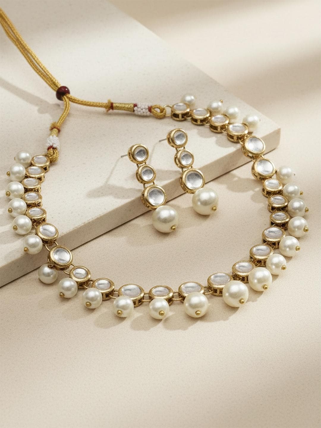 KARATCART Gold-Plated Kundan-Studded & Beaded Jewellery Set