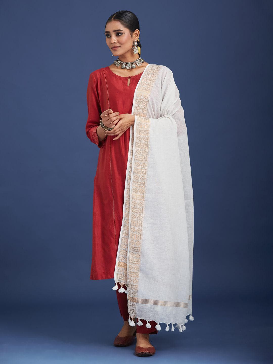 Taavi Floral Woven Design Zari Cotton Linen Dupatta