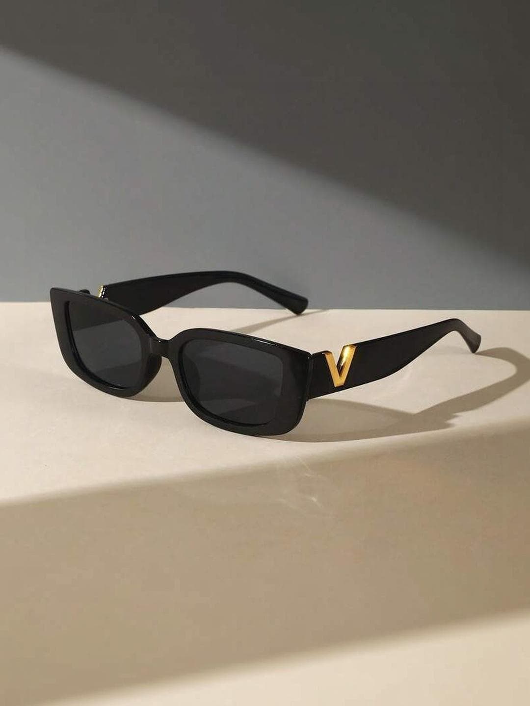 IFLASH Unisex Black Lens & Black Rectangle Sunglasses with