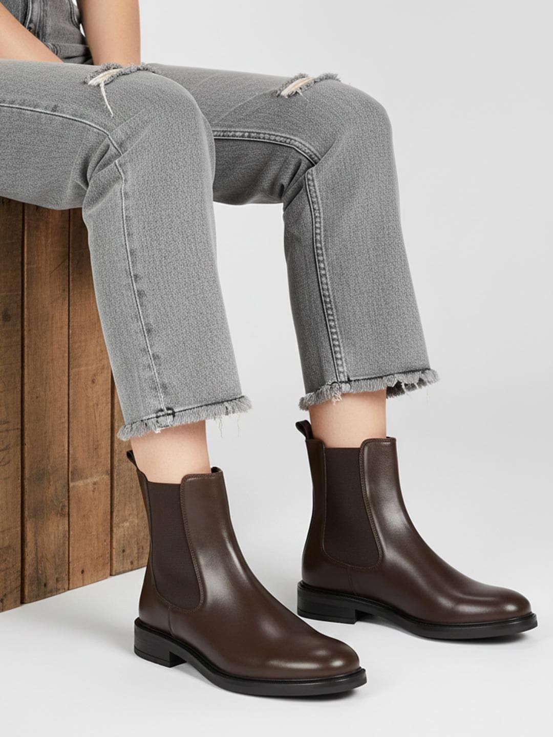 Roadster The Life Co. Women Mid-Top Chelsea Boots