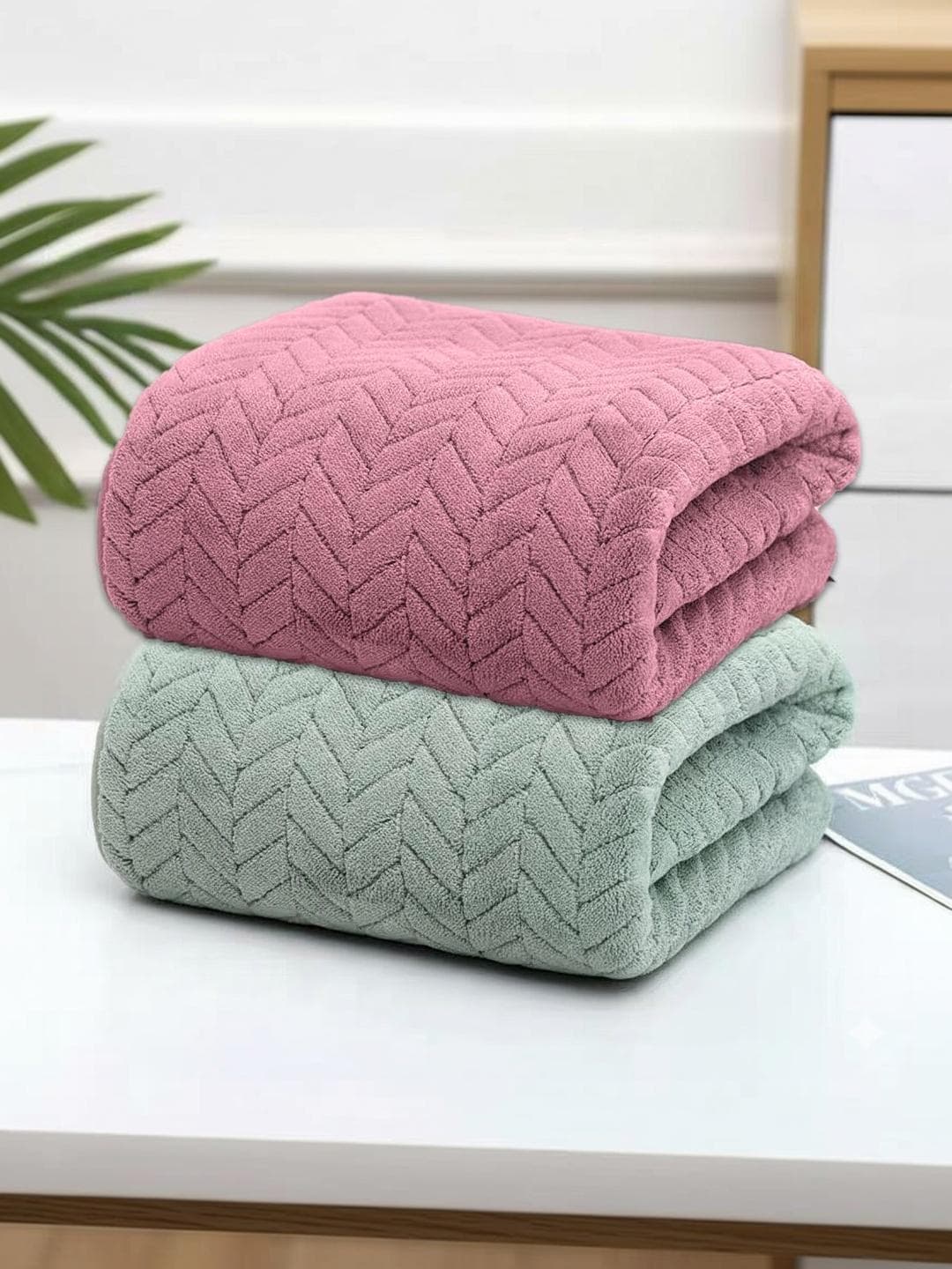 MAXOSHINE Pink & Pink 2 Printed 350 GSM Bath Towel