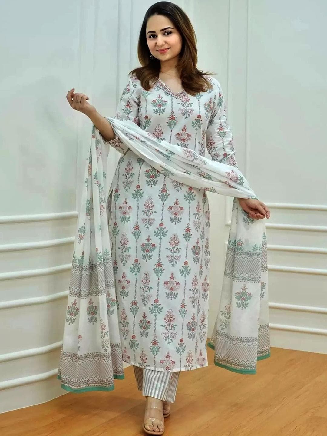 arangya Women Floral Printed Regular Kurta with Trousers & With Dupatta