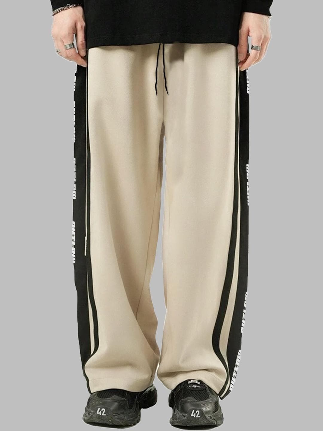 JUMPCUTS Men Mid Rise Colourblocked Baggy Fit Track Pants
