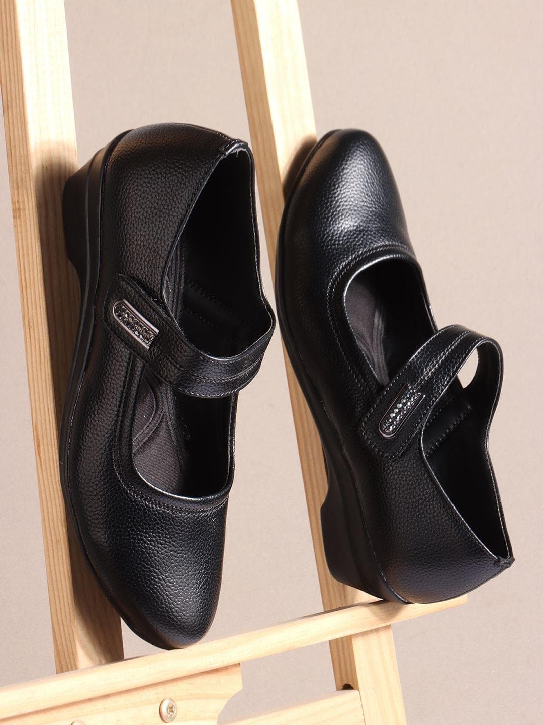 Denill Lightweight Textured Round Toe Ballerinas