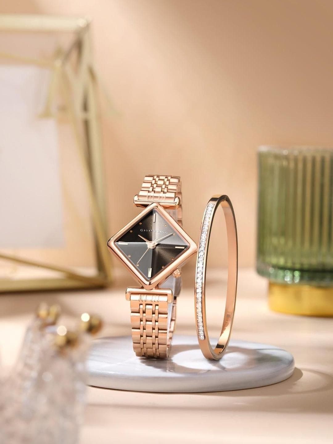 GIORDANO Women Rose Gold Diamond-Shaped Analog Watch With Bracelet
