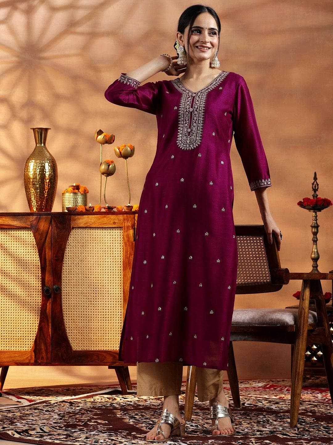 Libas Women Floral Embroidered Zari Kurta