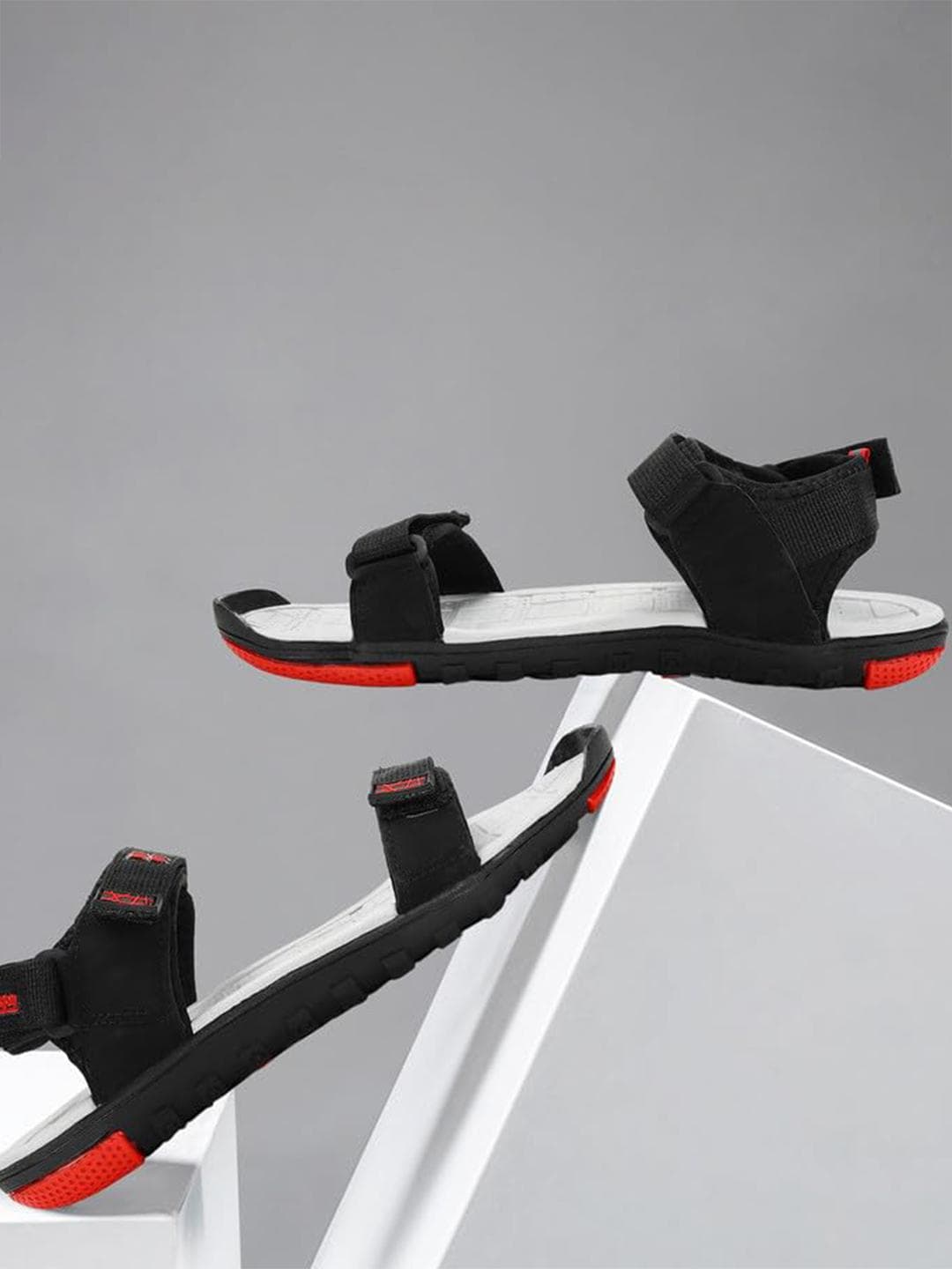 Paragon Men Solid Sports Sandals