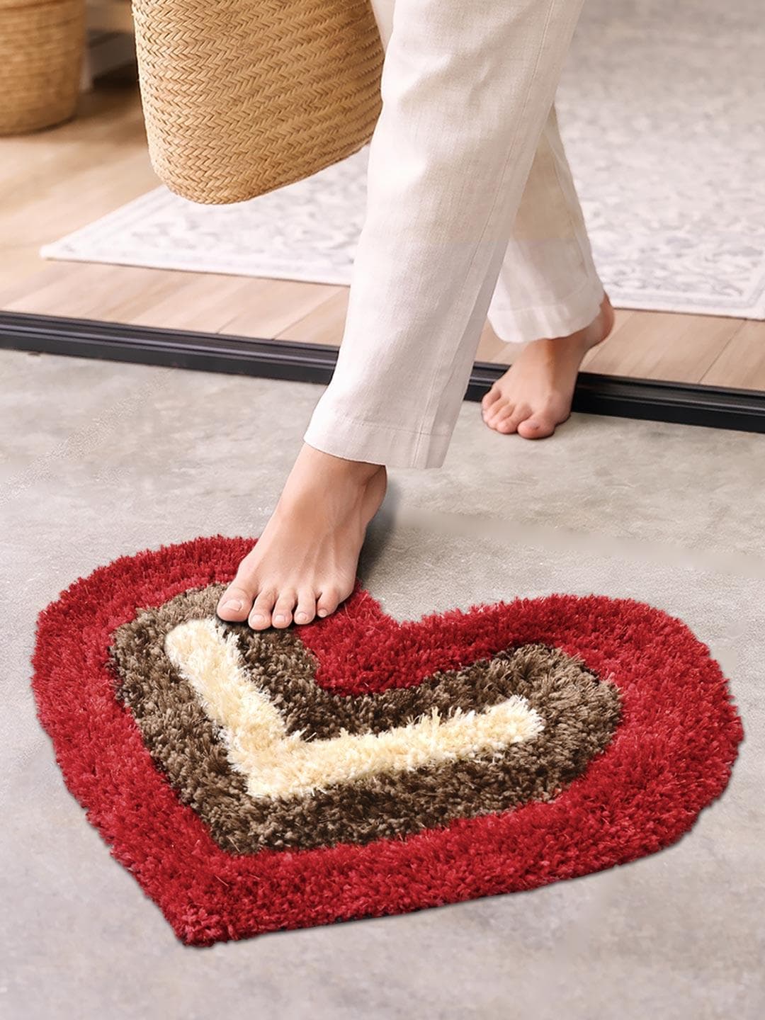 FABINALIV Red & Beige Heart-Shaped Doormat