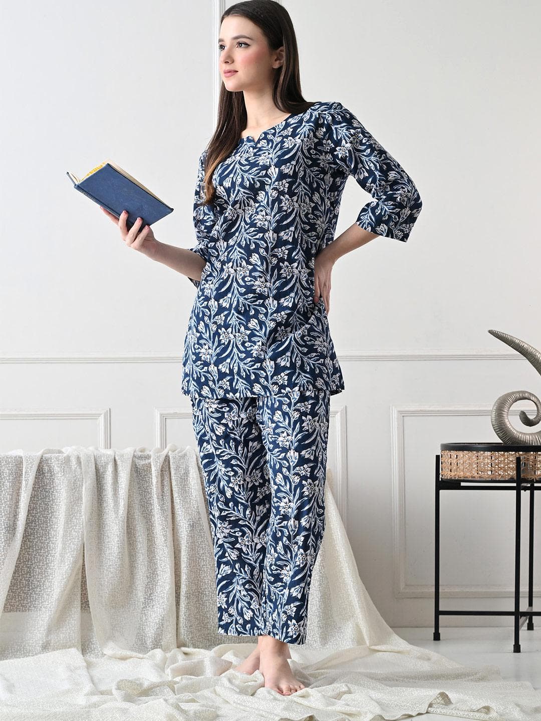 Krati Creations Women Printed Pure Cotton Kurti & Trousers