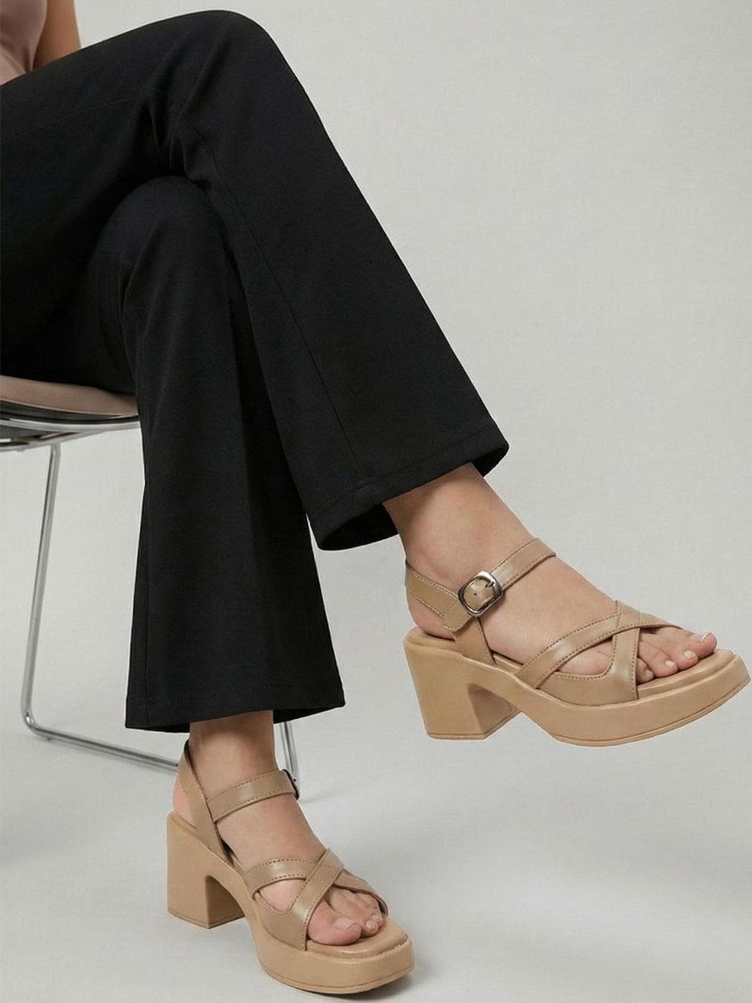 Colo Women Solid Synthentic Sandals