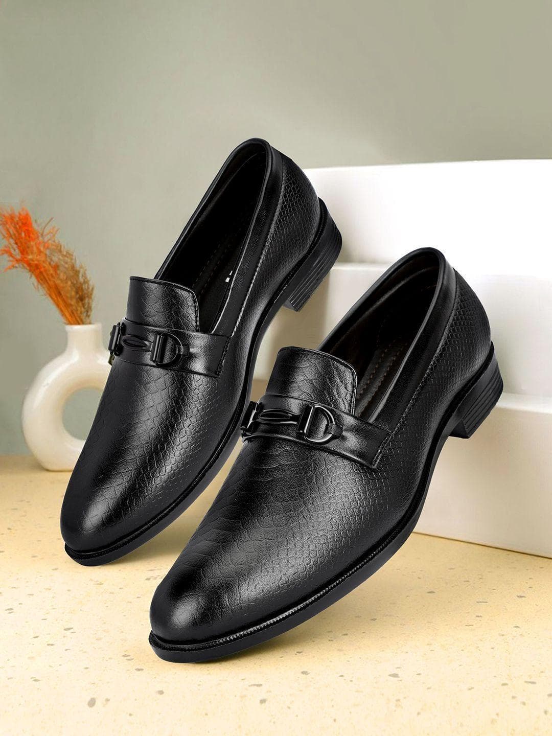 NARKI Men Textured Leather Formal Loafers