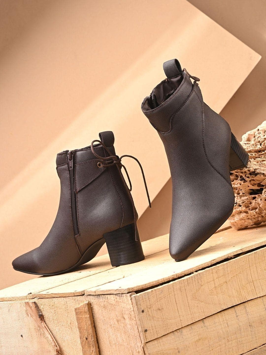 DressBerry Women Mid-Top Chelsea Boots
