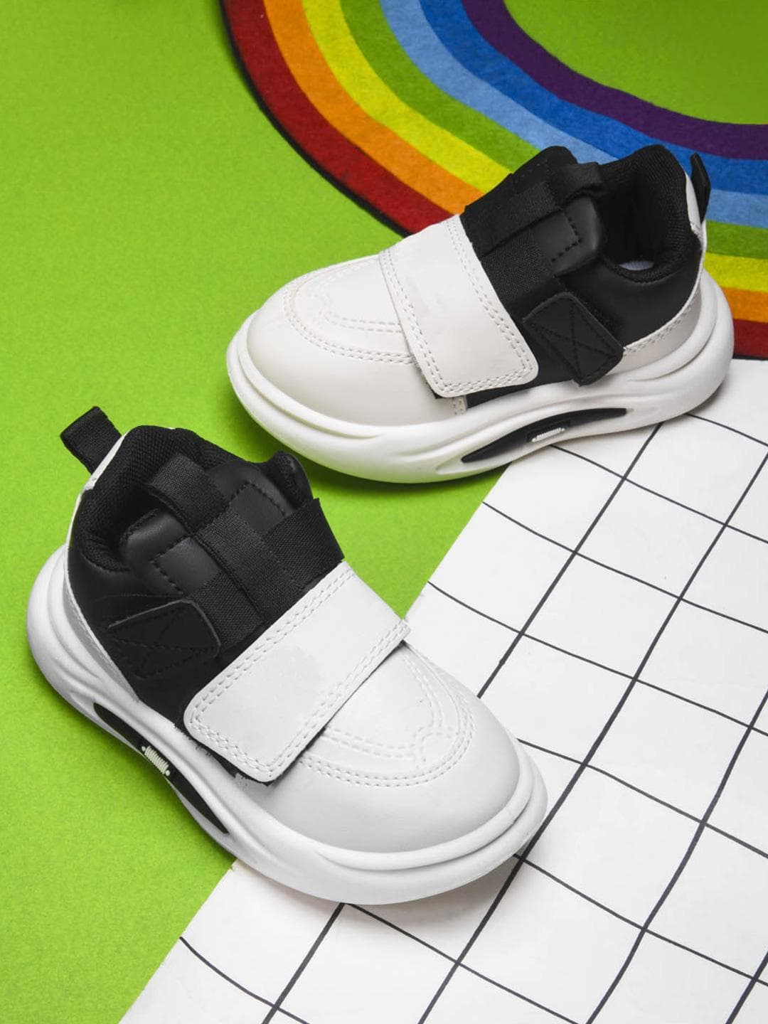 Crazyly Boys Colourblocked Round Toe Sneakers Shoes