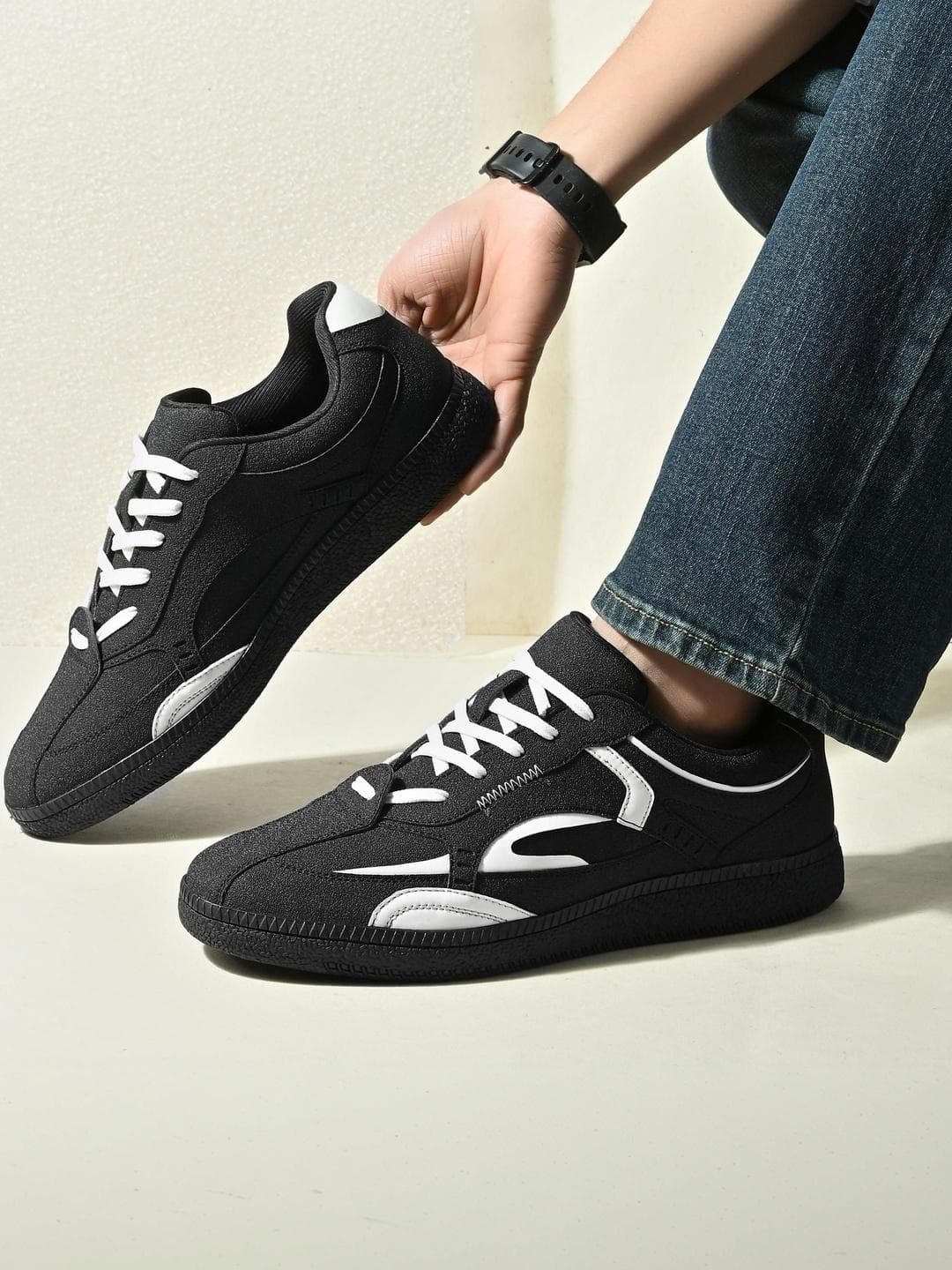 The Roadster Lifestyle Co Men Round Toe Lightweight Lace-Ups Sneakers