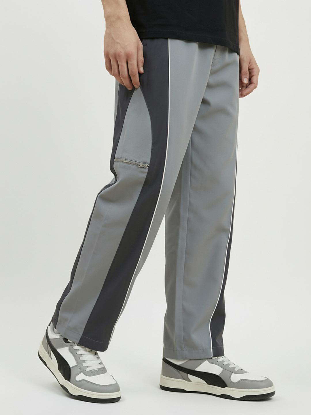 glitchez Men Colorblocked Mid-Rise Relaxed Fit Track Pants with Contrast Piping