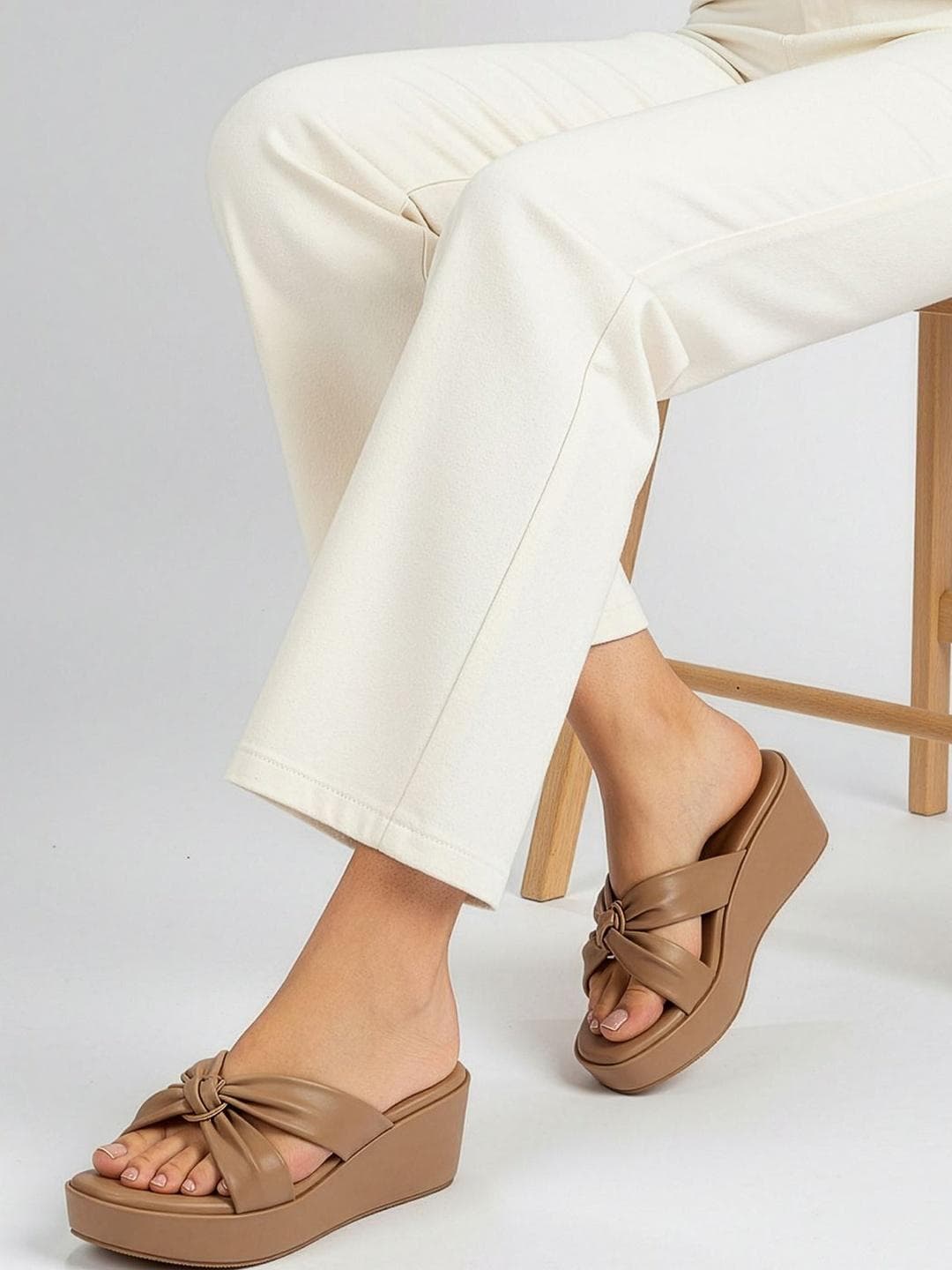 DressBerry Wedge Sandals