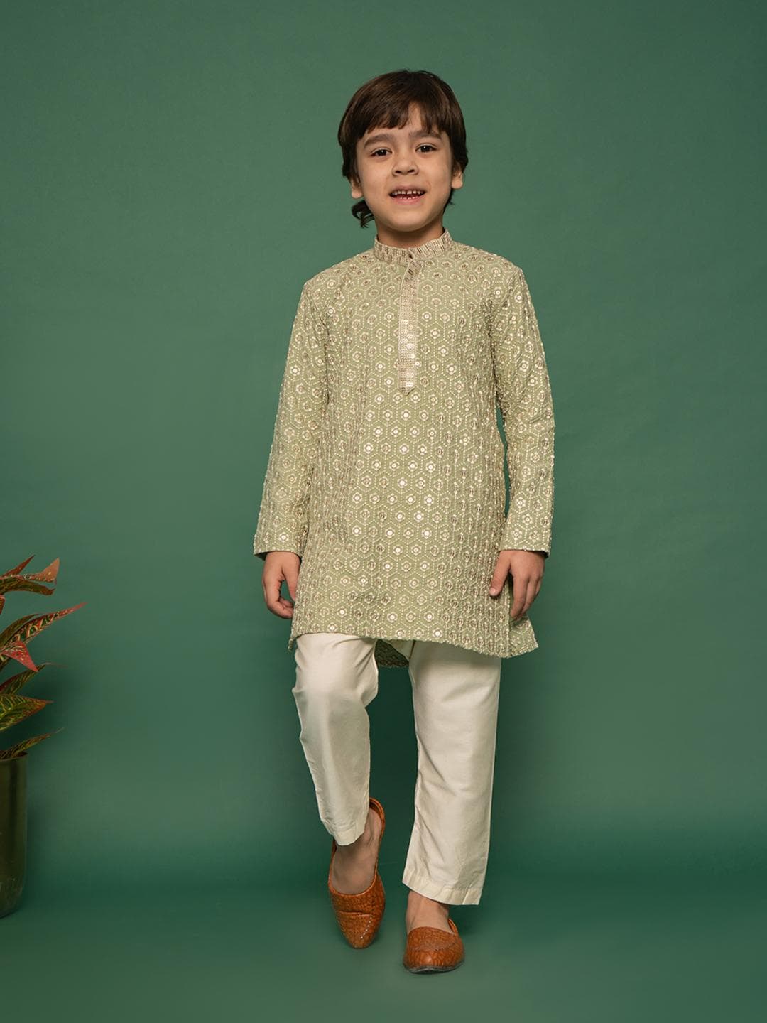 VASTRAMAY Boys Embroidered Regular Sequinned Kurta with Pyjamas