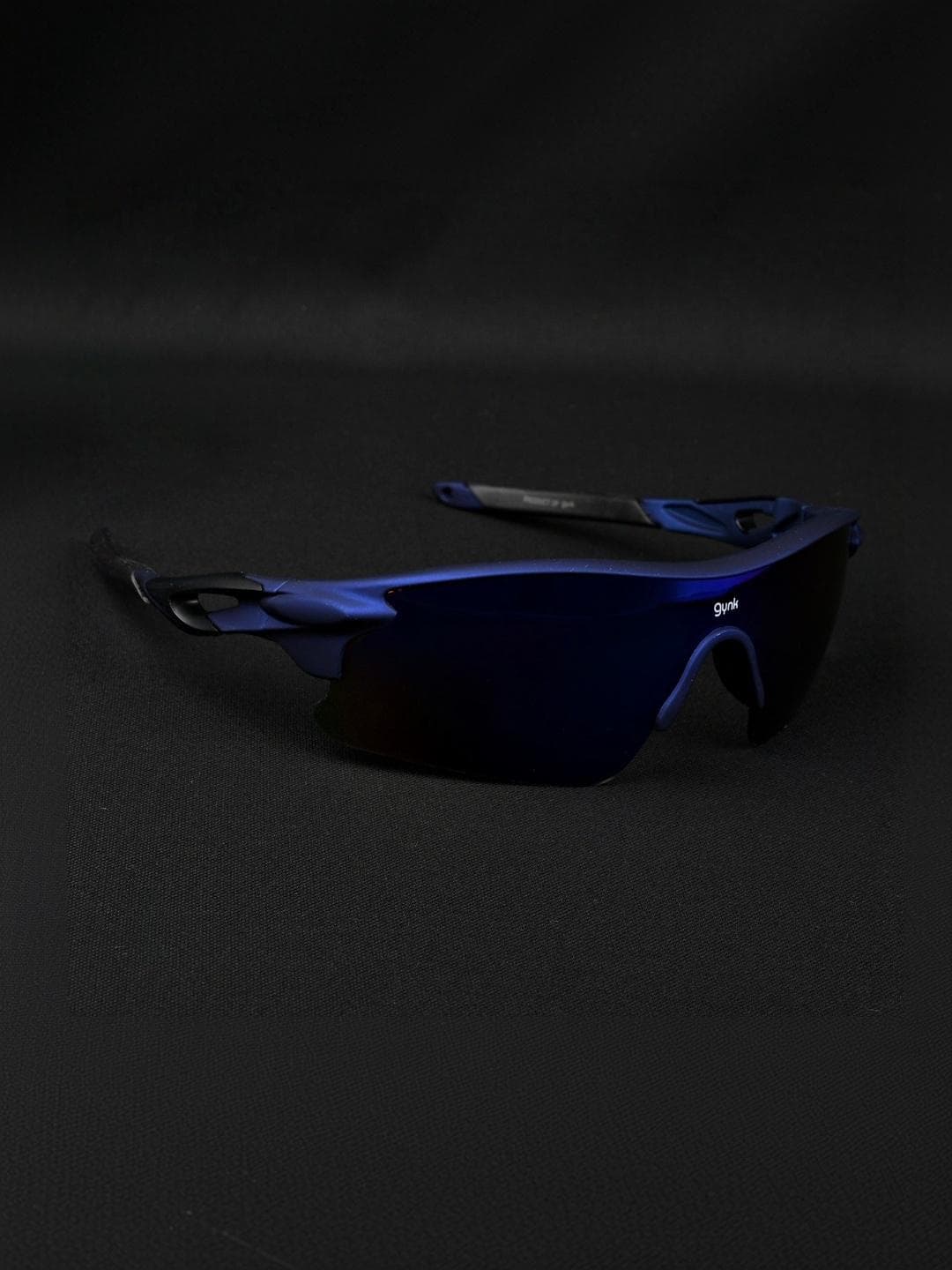 GYNK Men Mirrored Lens & Blue Sports Sunglasses with