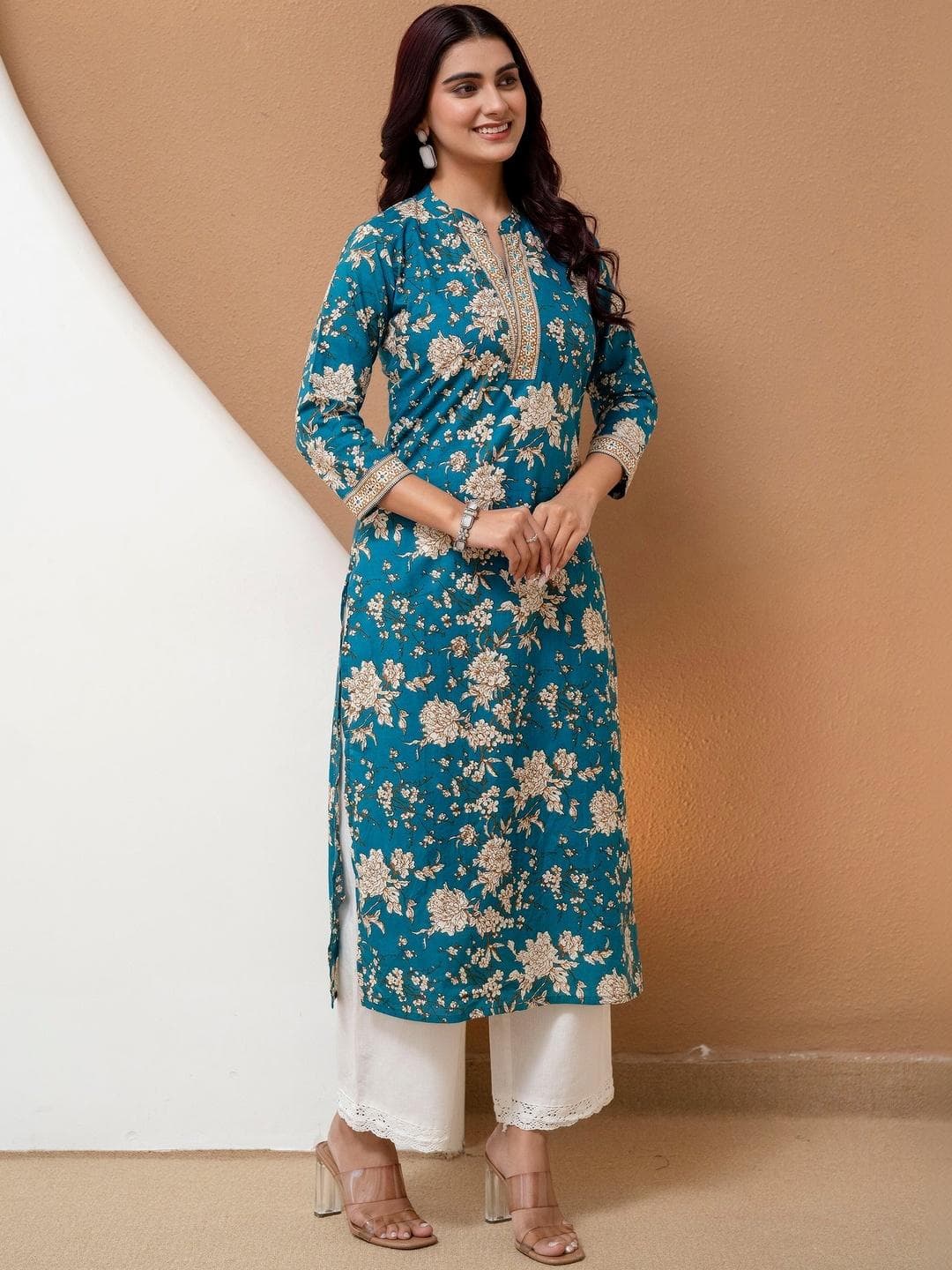 GUDWEARS Women Floral Printed Thread Work Floral Kurta