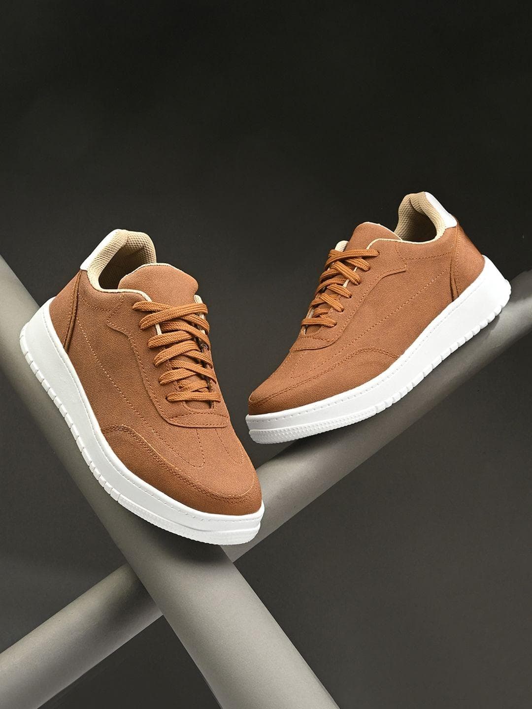 The Roadster Lifestyle Co Men Round Toe Lightweight Lace-Ups Sneakers