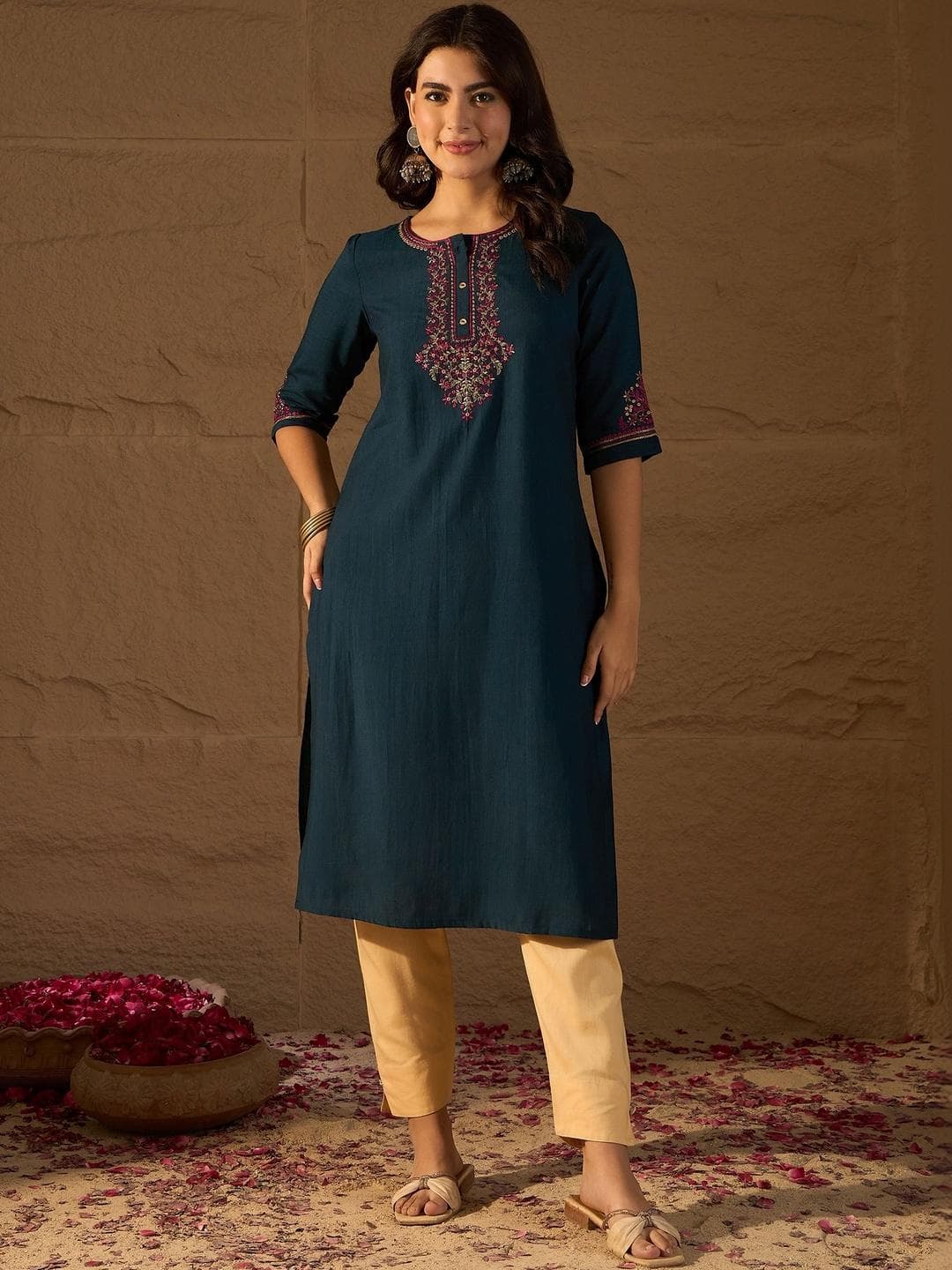 Anouk Women Ethnic Motifs Embroidered Thread Work Kurta