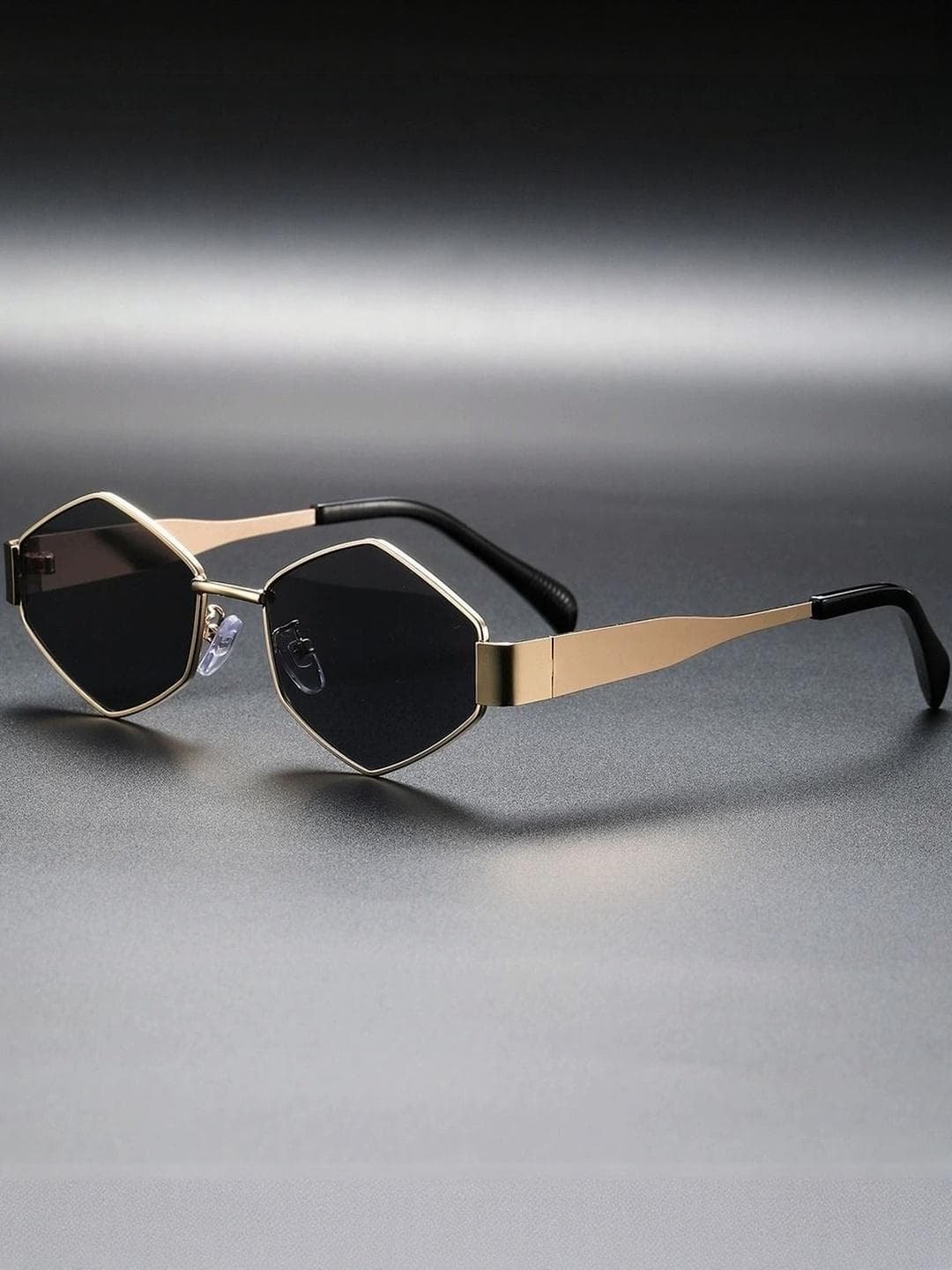 DressBerry Women Black Lens & Gold-Toned Oval Sunglasses With UV Protected Lens