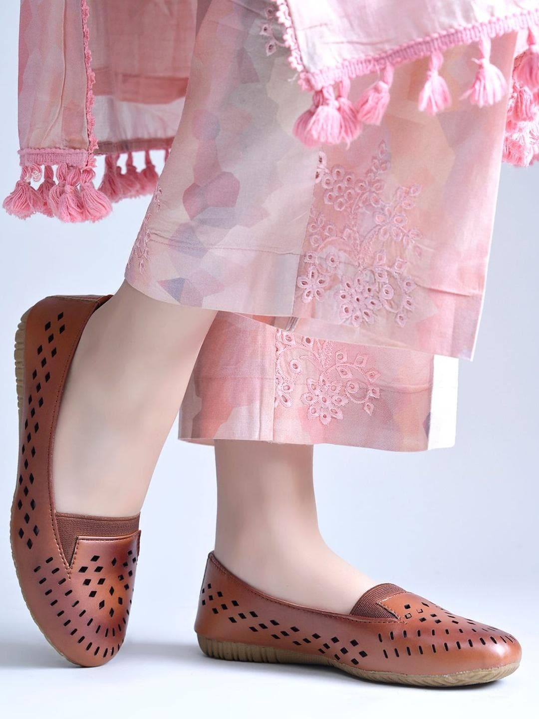 DressBerry Textured Round Toe Slip-On Ballerinas