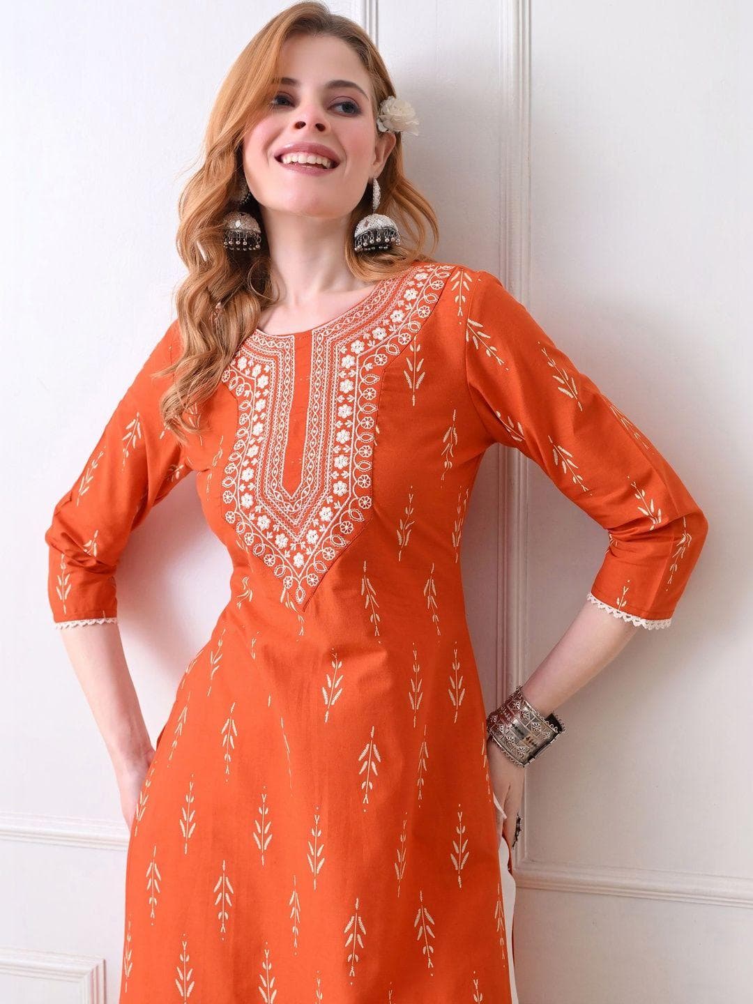 KKOUTFITS Women Ethnic Motifs Embroidered Thread Work Kurta