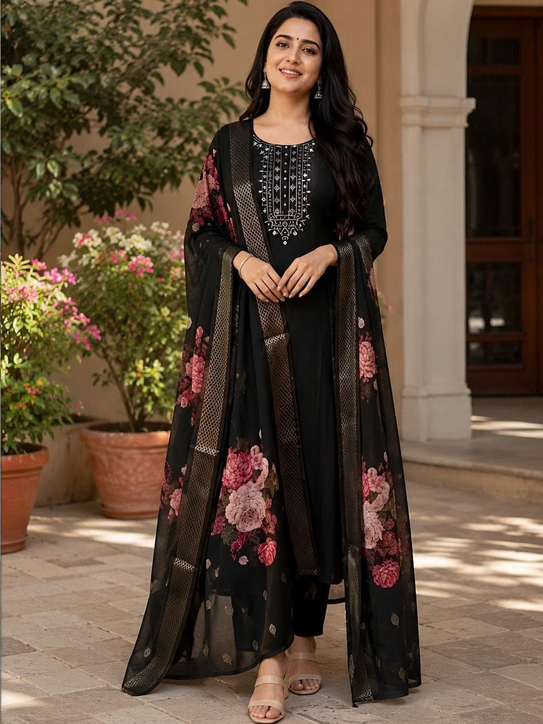 SAMRAGNI Women Floral Embroidered Regular Thread Work Kurta with Trousers & With Dupatta