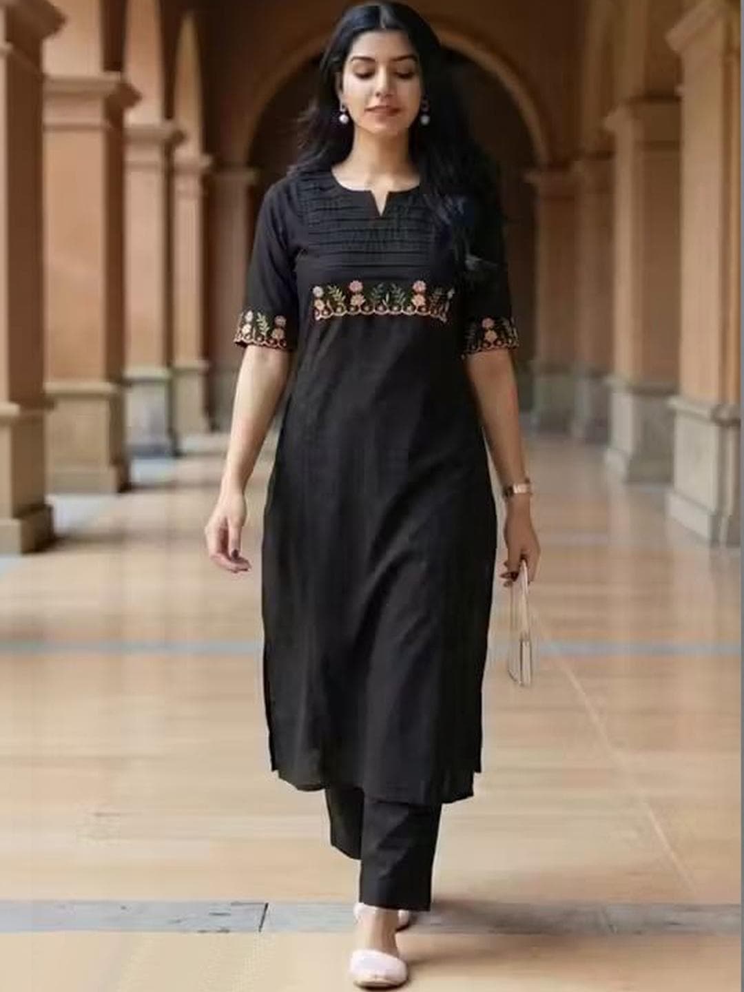 ZestLeaf Women Embroidered Thread Work Kurta