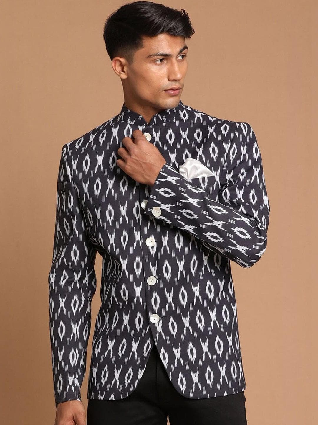 VASTRAMAY Men Black Ikat Bandhgala Jodhpuri