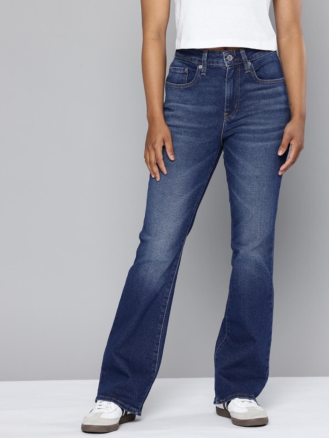 Levis Women 725 Bootcut High-Rise Light Fade Stretchable Jeans