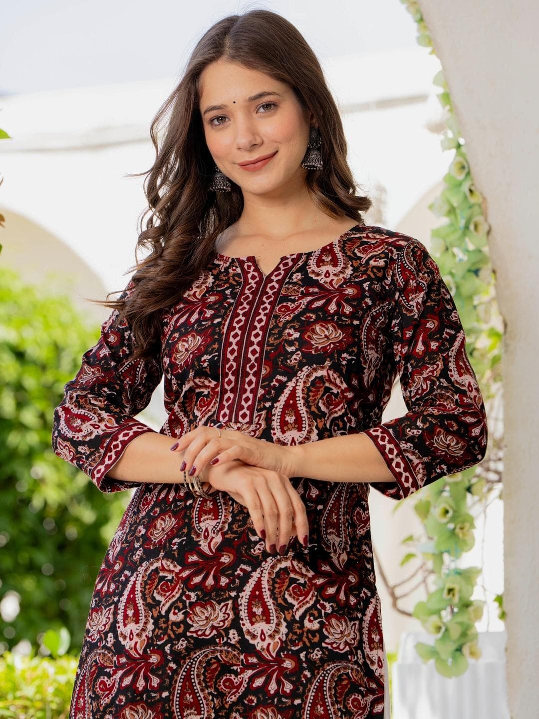 Jsimar Paisley Printed V-Neck Kurti