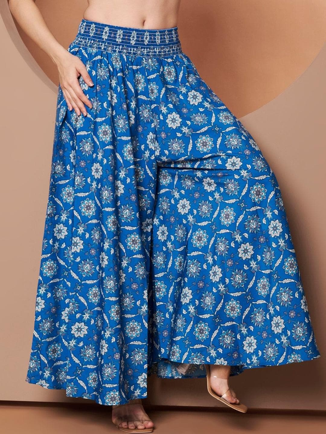 ZWERLON Women Floral Printed Flared Palazzos