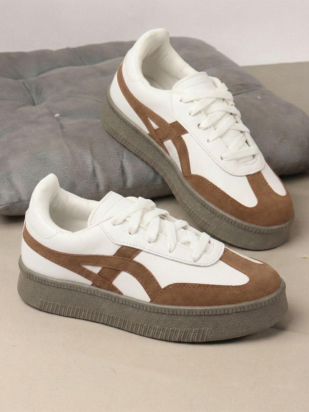 VENDOZ Women Colourblocked PU Sneakers