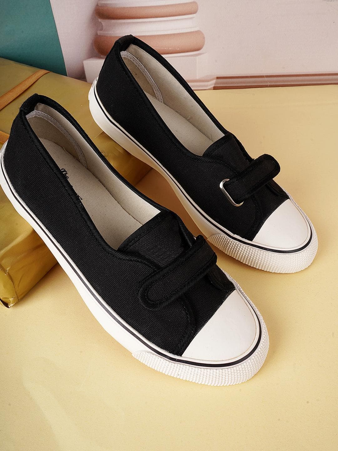 Roadster Women Black Casual Shoes