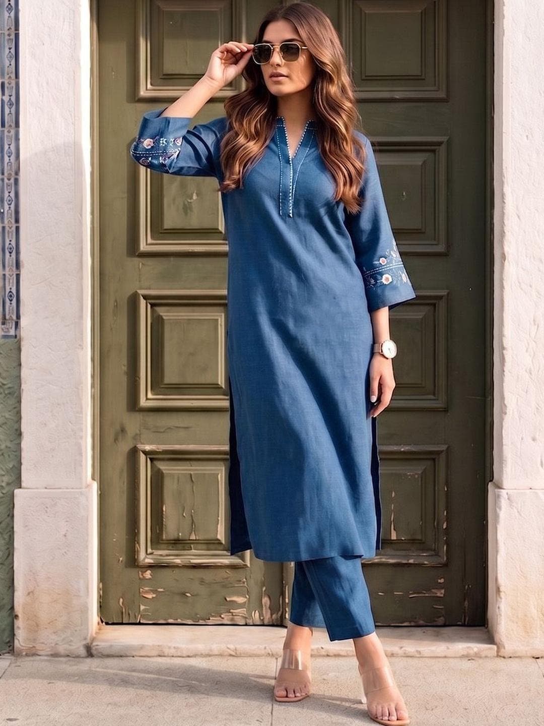 Varanga Women Floral Embroidered Regular Thread Work Kurta with Trousers