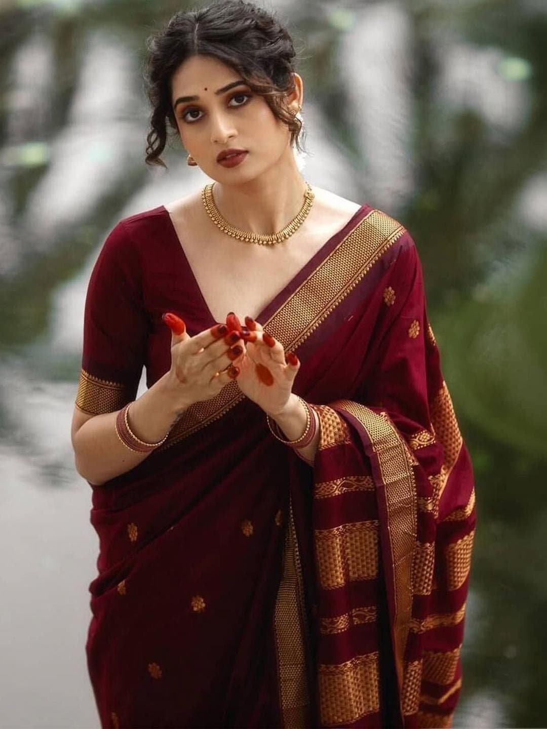 KALINI Woven Design Zari Linen Blend Handloom Banarasi Saree