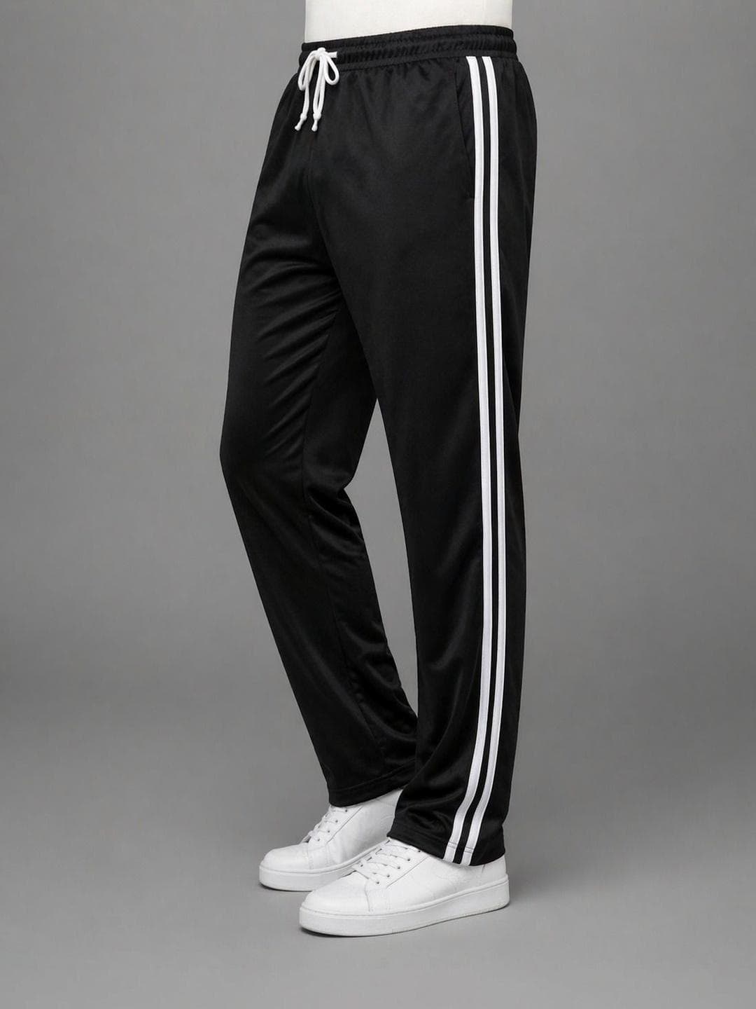 Roadster Men Relaxed Fit Training Track Pants