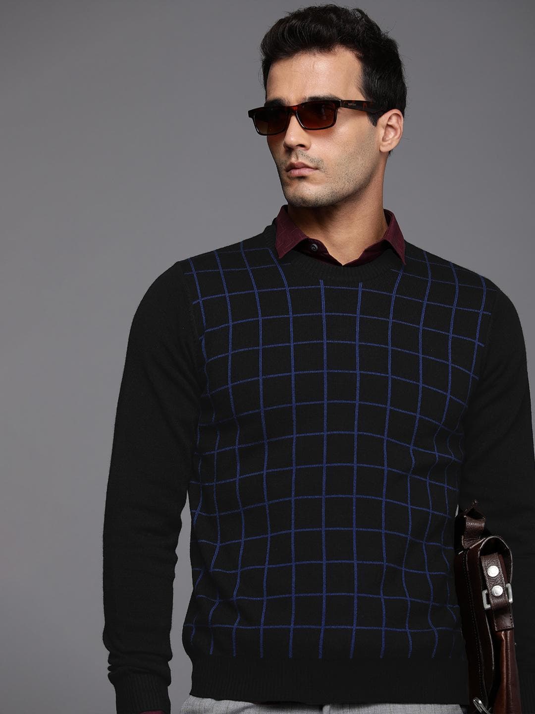 Raymond Men Black & Blue Checked Round Neck Long Sleeves Pullover