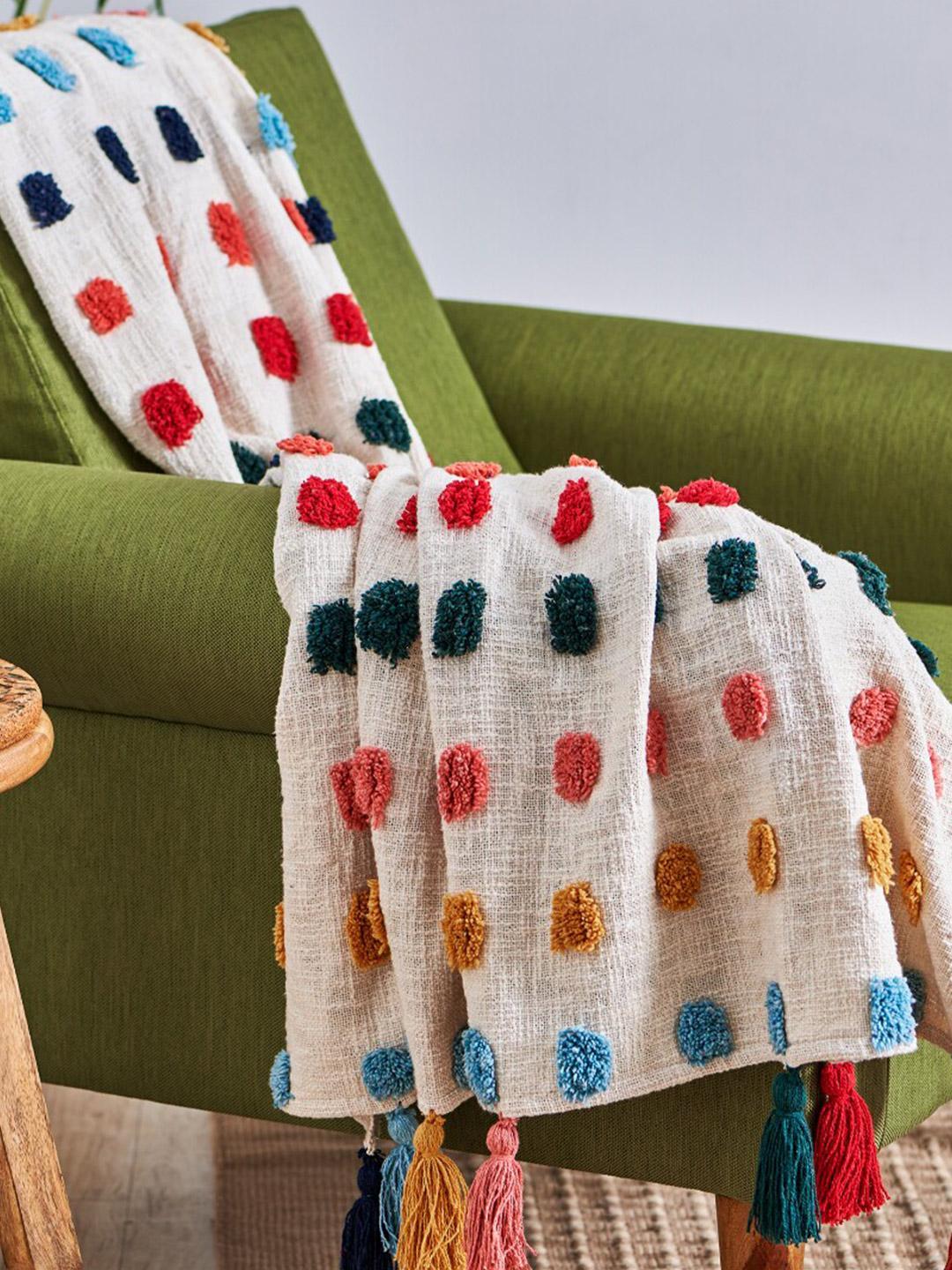 Buy Chumbak White & Red Geometric Heavy Winter 600 GSM Single Bed Quilt - - Home for Unisex