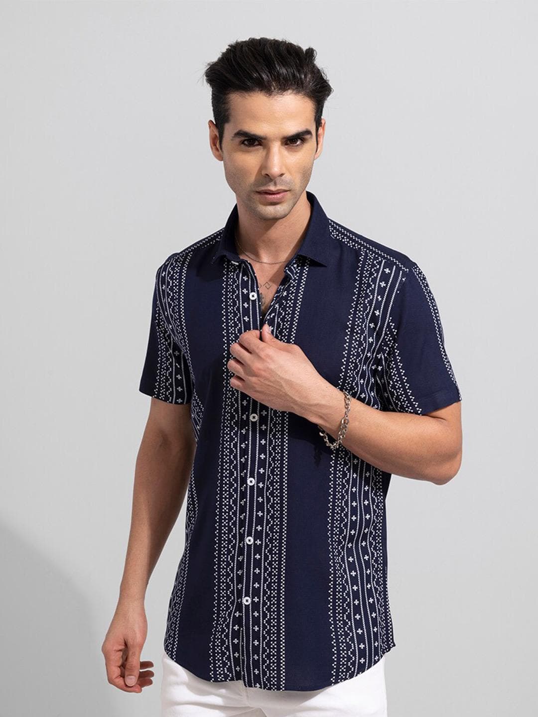 Snitch Men Slim Fit Printed Casual Shirt