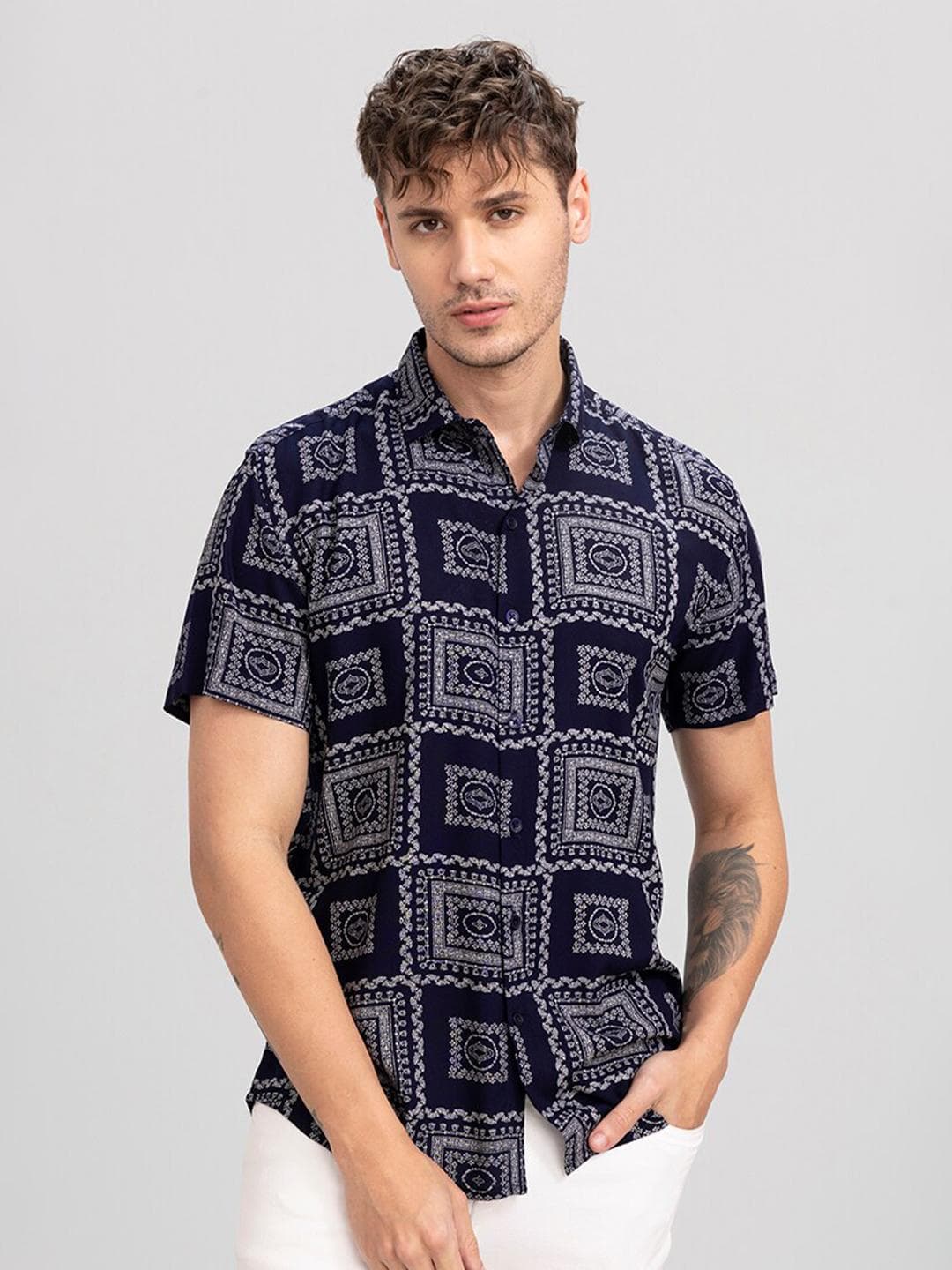 Snitch Men Slim Fit Checked Casual Shirt