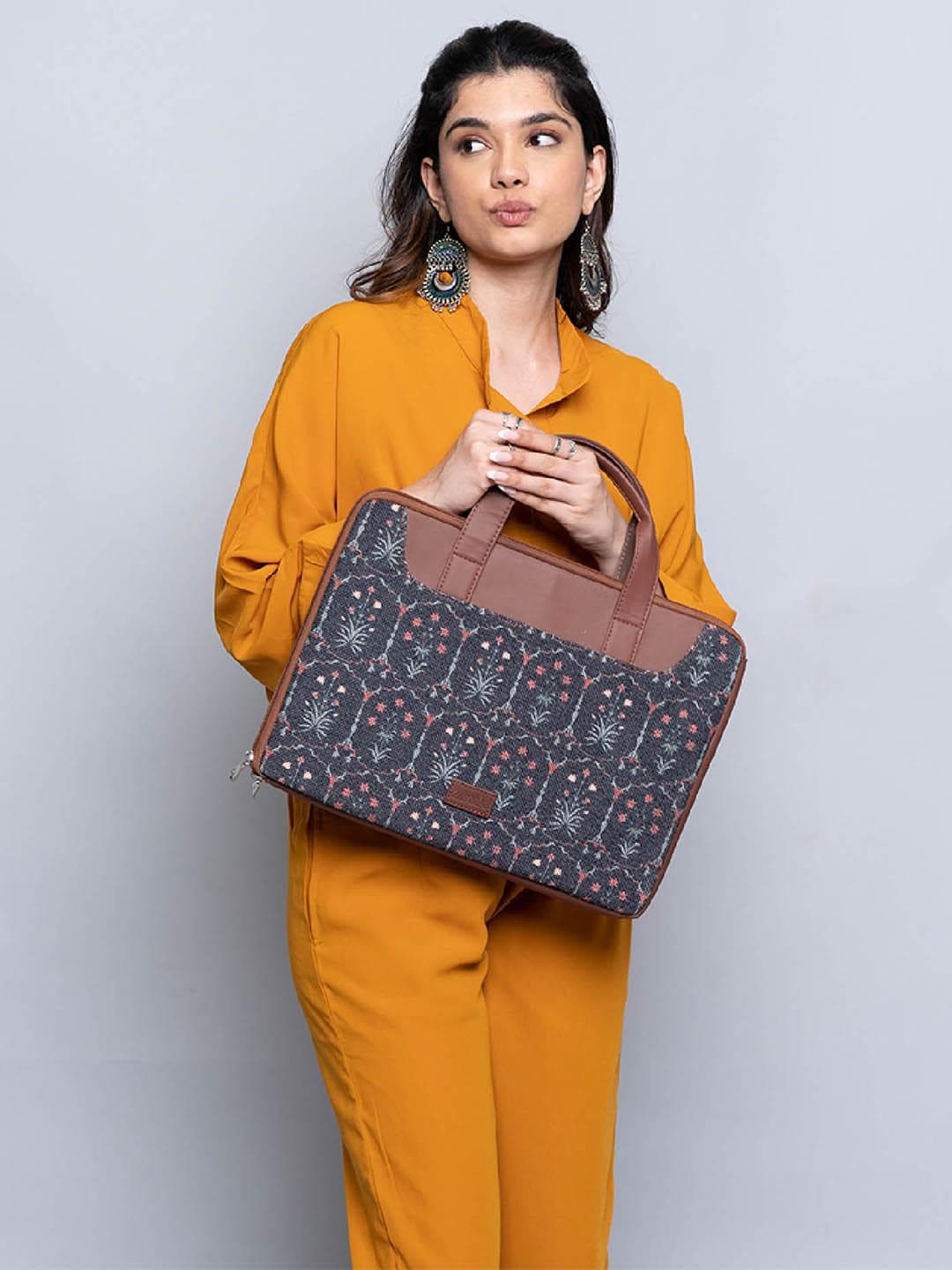 Buy ZOUK Women Black & Blue Printed Jute Laptop Sleeve - - Accessories for Women