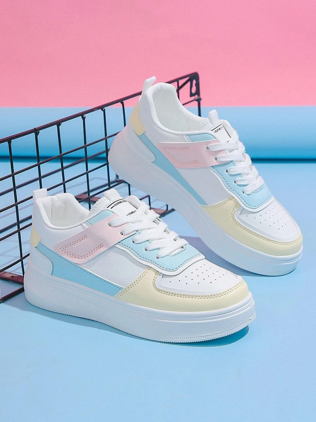Shoetopia Girls Colourblocked Lightweight Lace-Ups Sneakers
