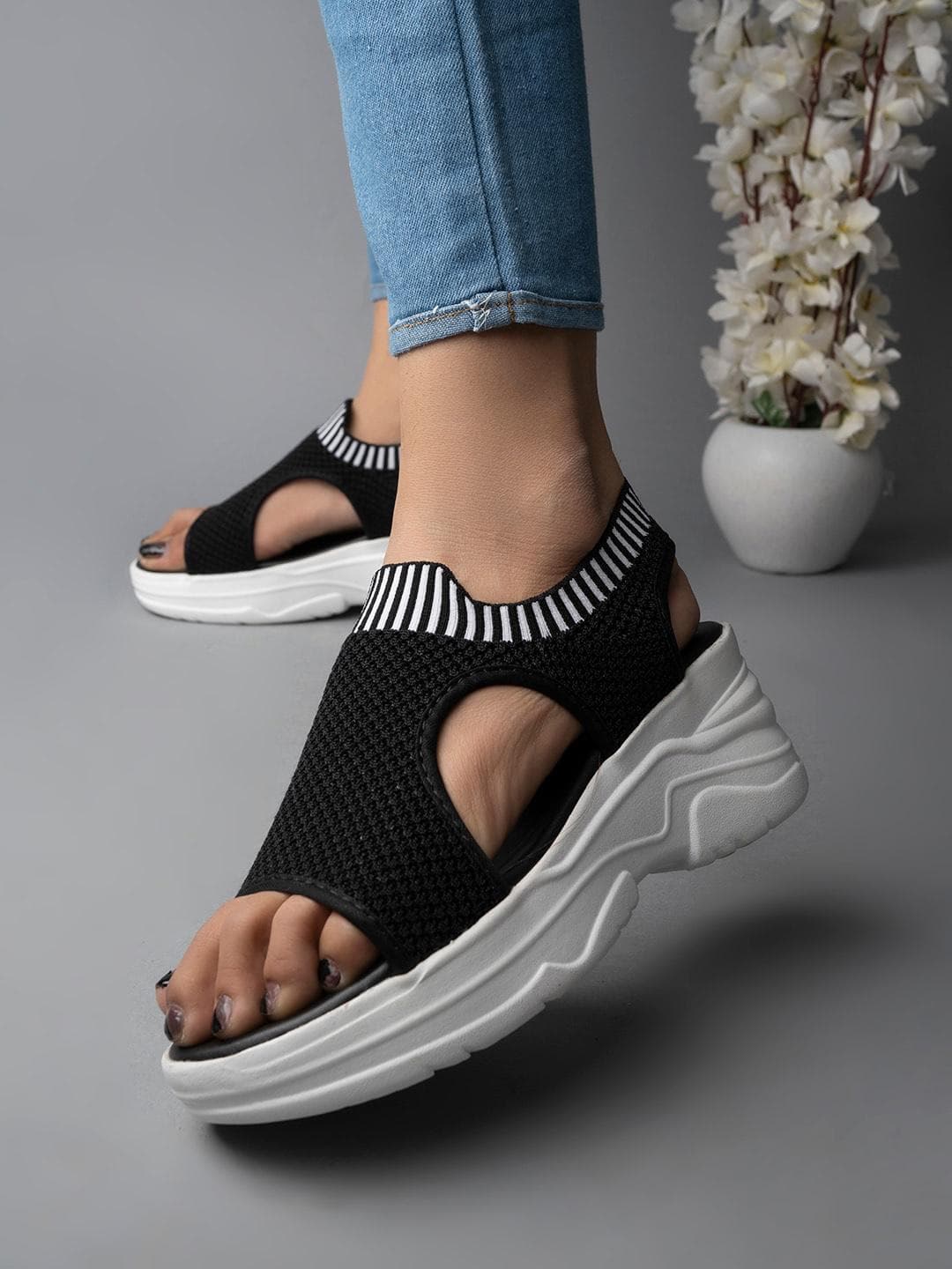 Shoetopia Woven Design Platform Heels