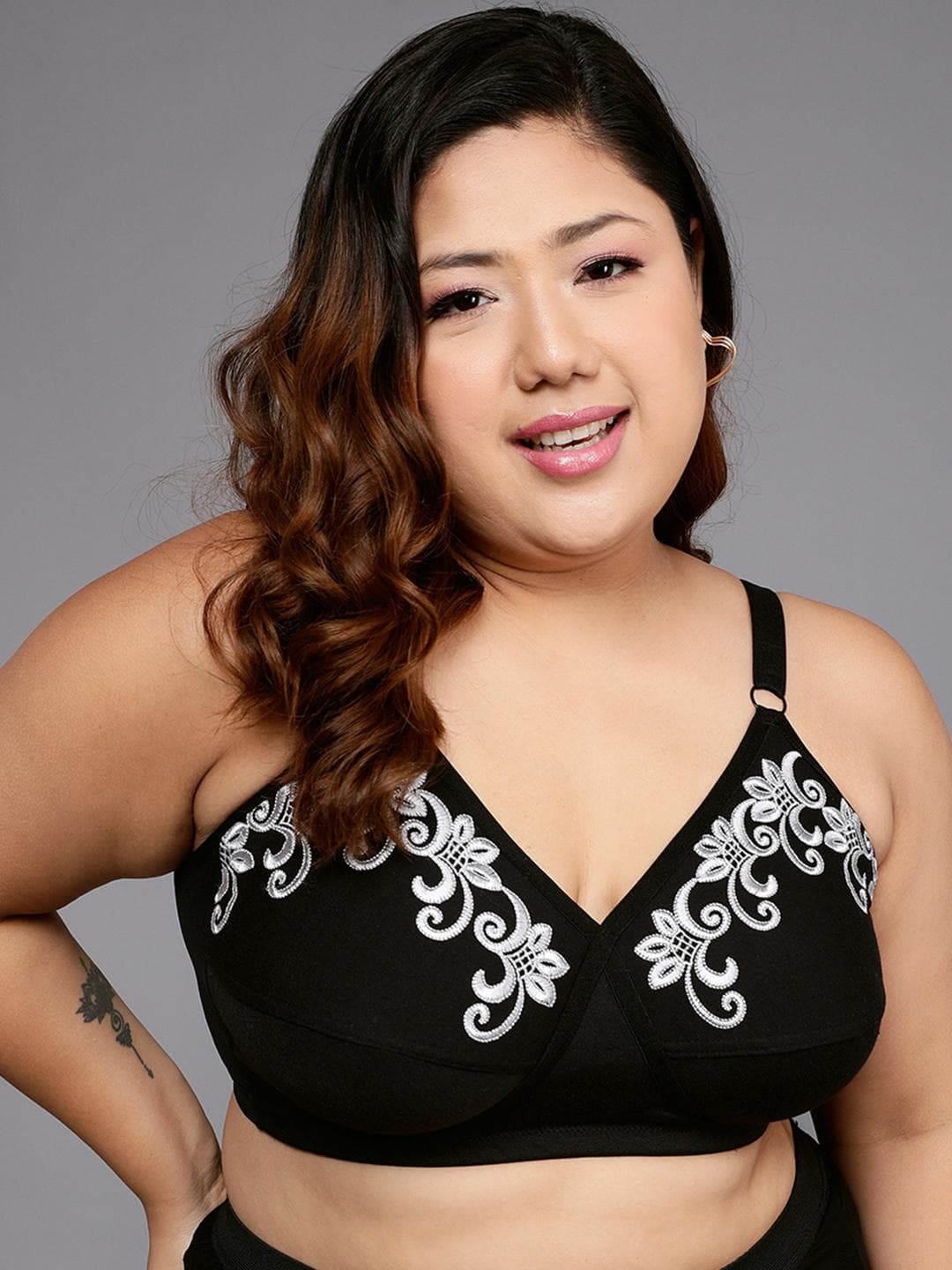 Buy Clovia Black & Grey Floral Embroidered Non Padded Full Coverage Cut & Sew Cotton Bra - - Apparel for Women
